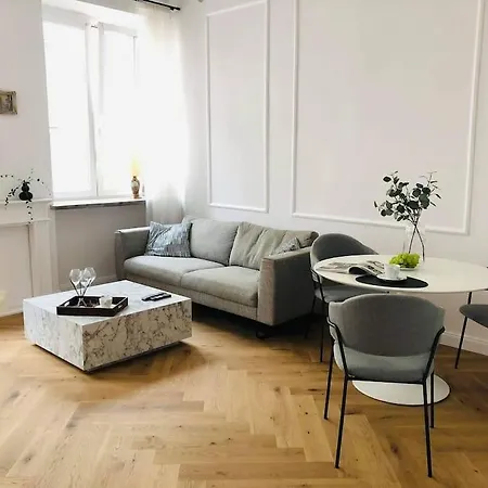 Charming Flat In The Old Town * Varşova