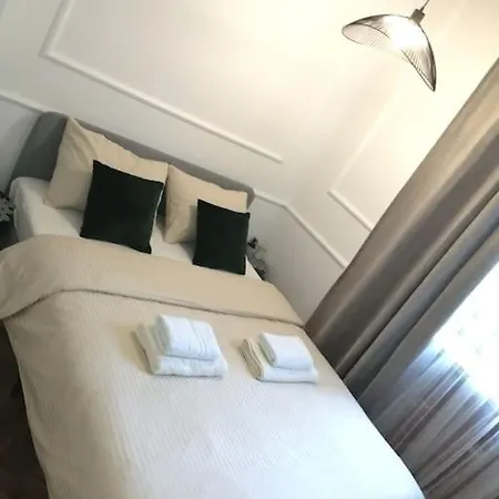 Charming Flat In The Old Town Διαμέρισμα *